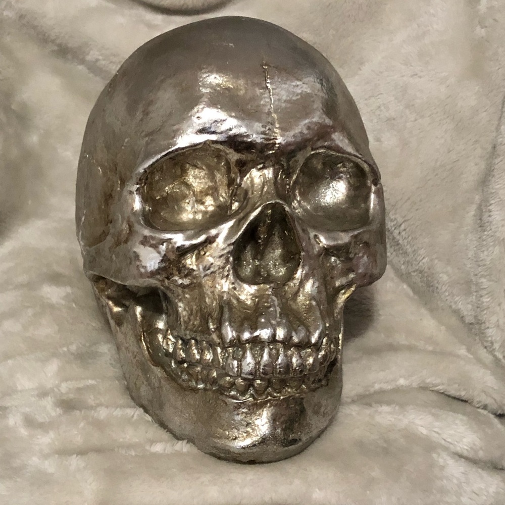 Metallic Skull Decor
